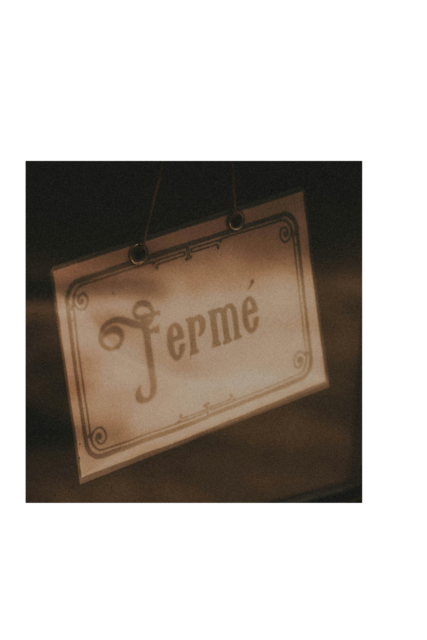 FERMÉ